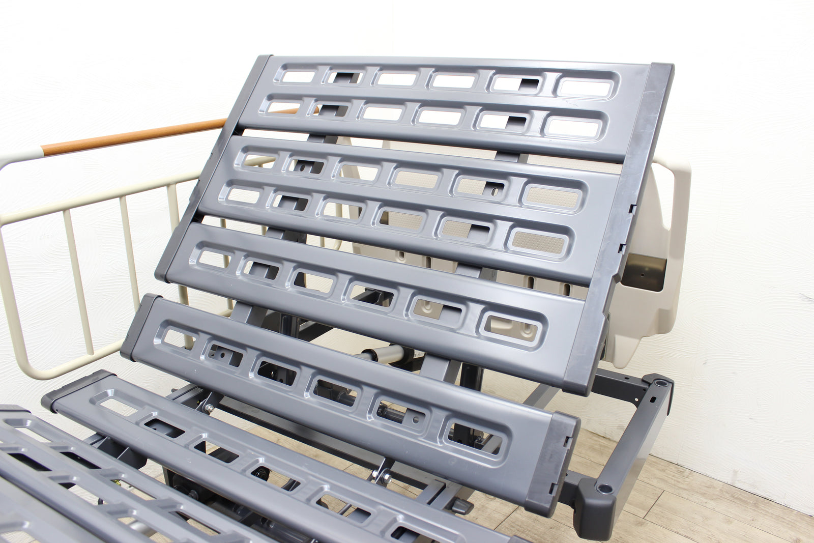 中古】 介護ベッド パラマウントベッド クオラ 2モーター 手すり2本付