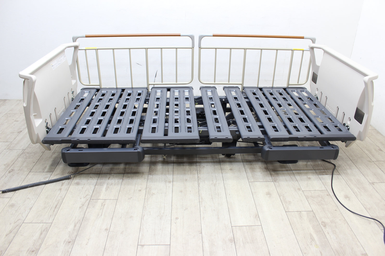 中古 パラマウントベッド Q-AURA 2モーター｜低床25cm・910幅・背上げ