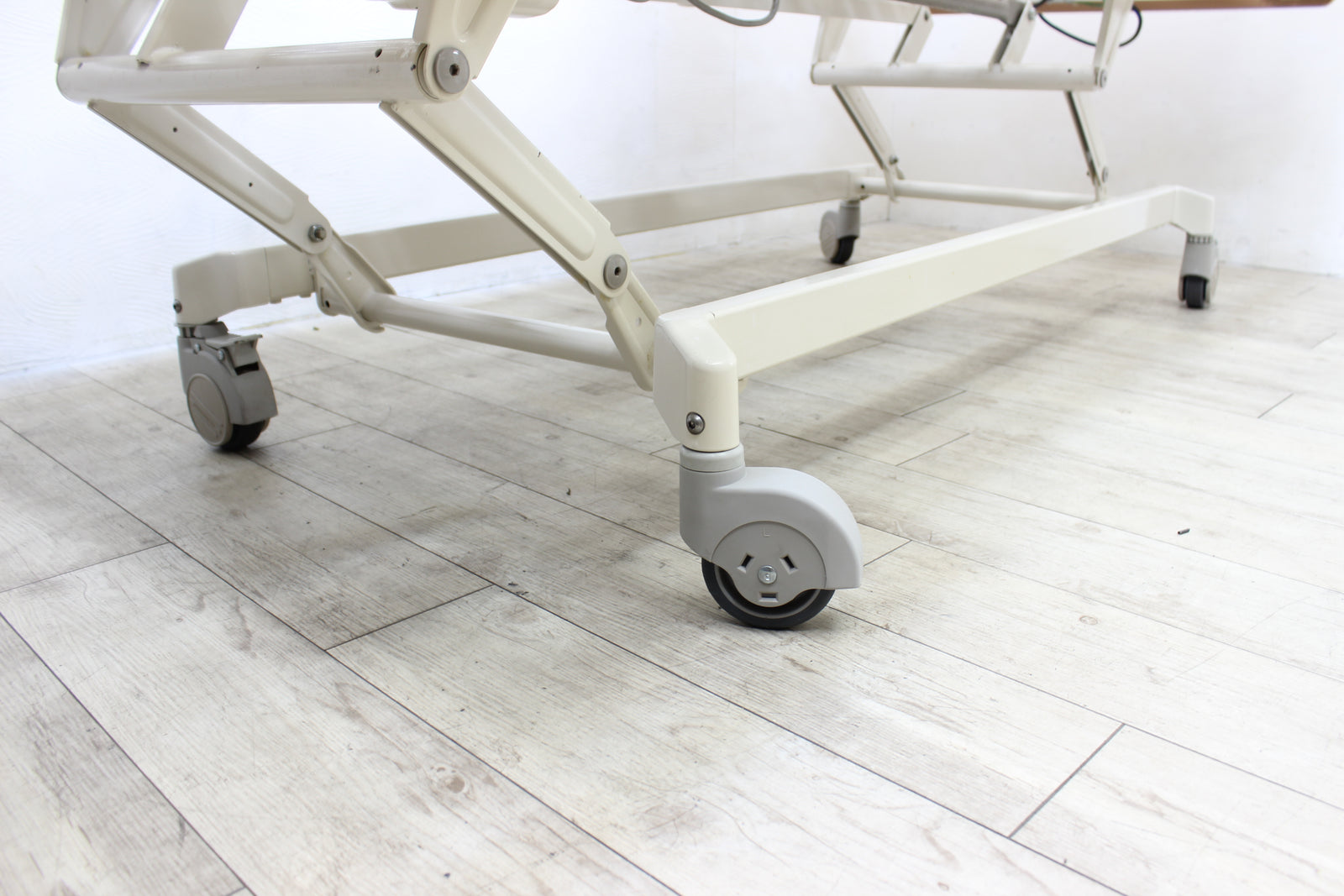 パラマウントベッド モネ―ターシリーズ 3モーター キャスター (対角